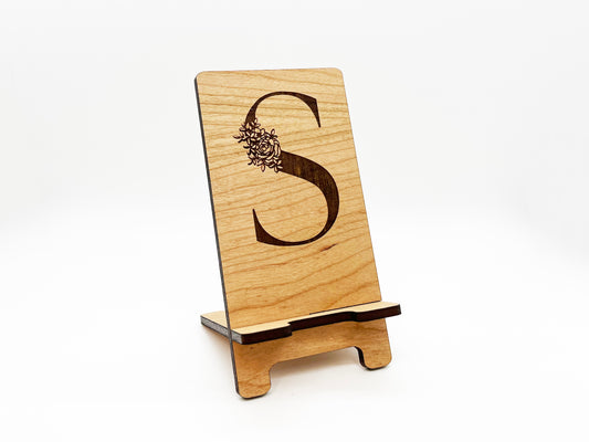 a wooden sign with the letter s on it